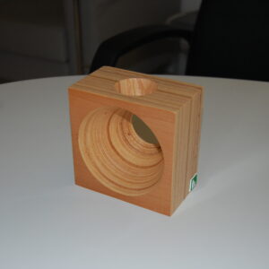 Cône a fleur en bois